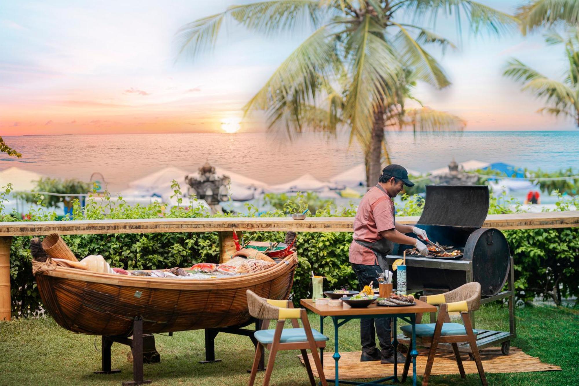 Bali Mandira Beach Resort&Spa Legian Esterno foto Sunset at the beach