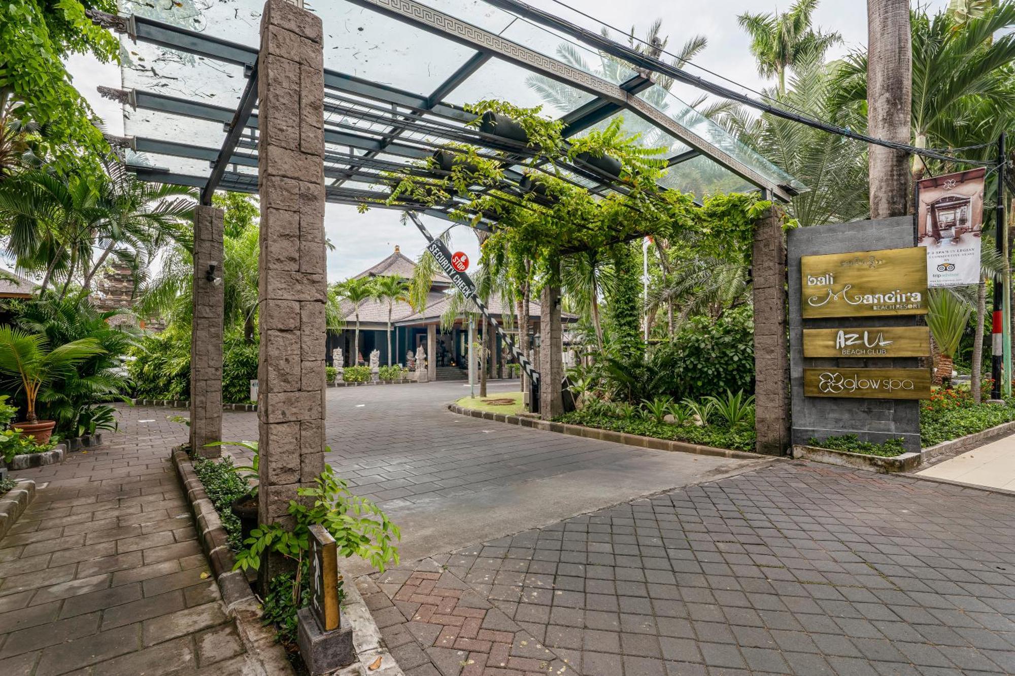 Bali Mandira Beach Resort&Spa Legian Esterno foto Entrance of the hotel