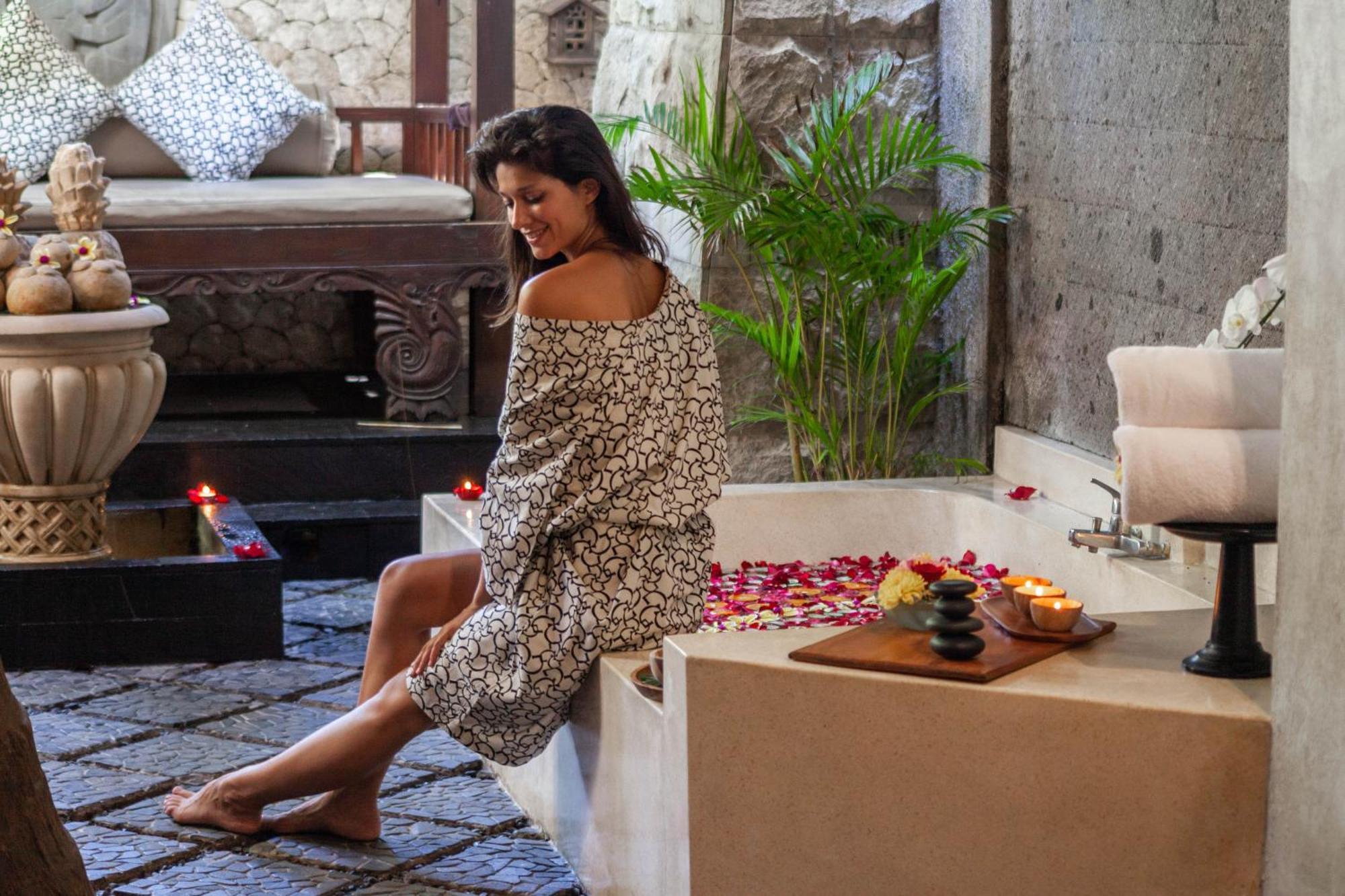 Bali Mandira Beach Resort&Spa Legian Esterno foto A woman relaxing in a spa