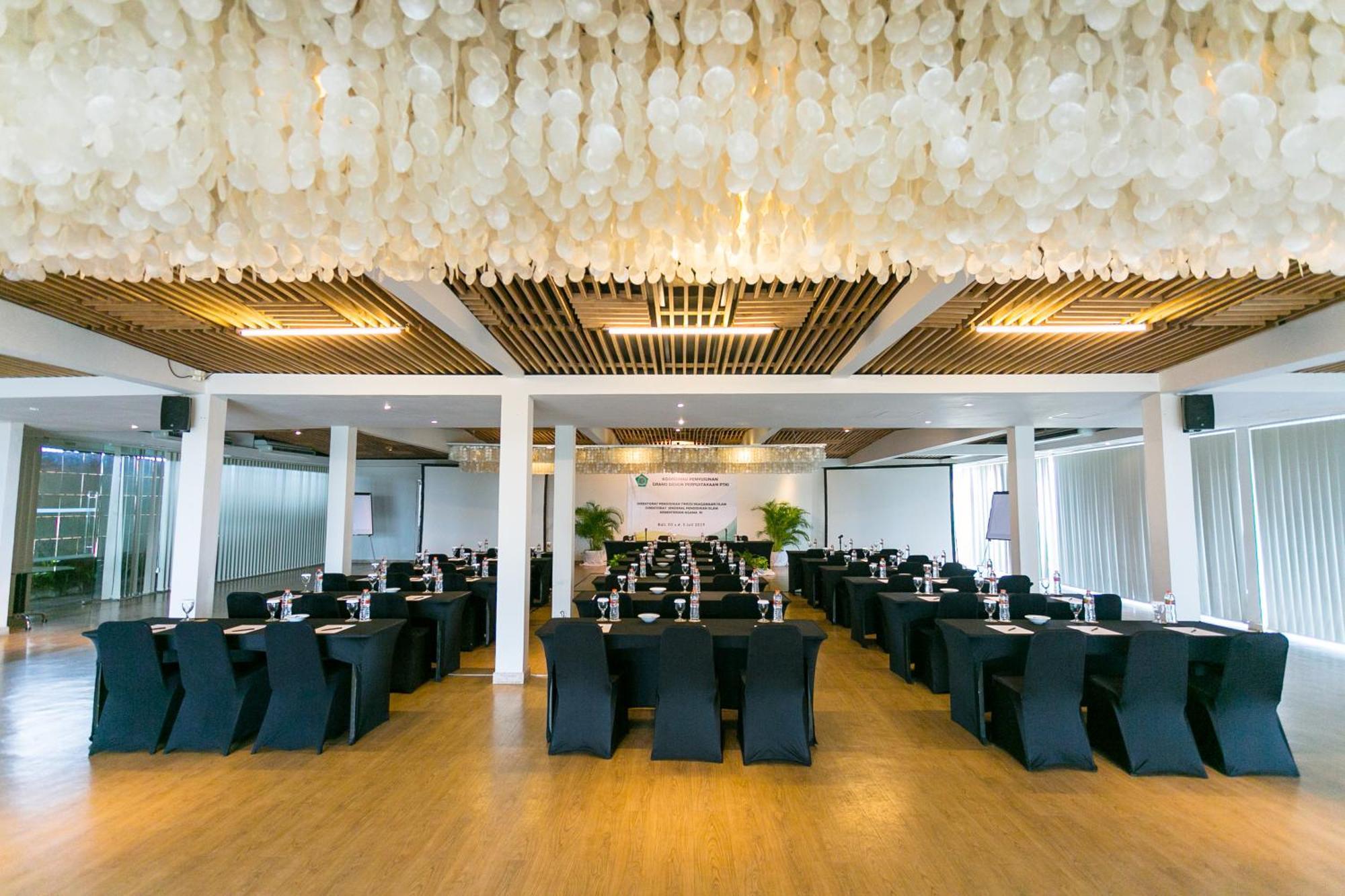 Bali Mandira Beach Resort&Spa Legian Esterno foto The interior of the restaurant