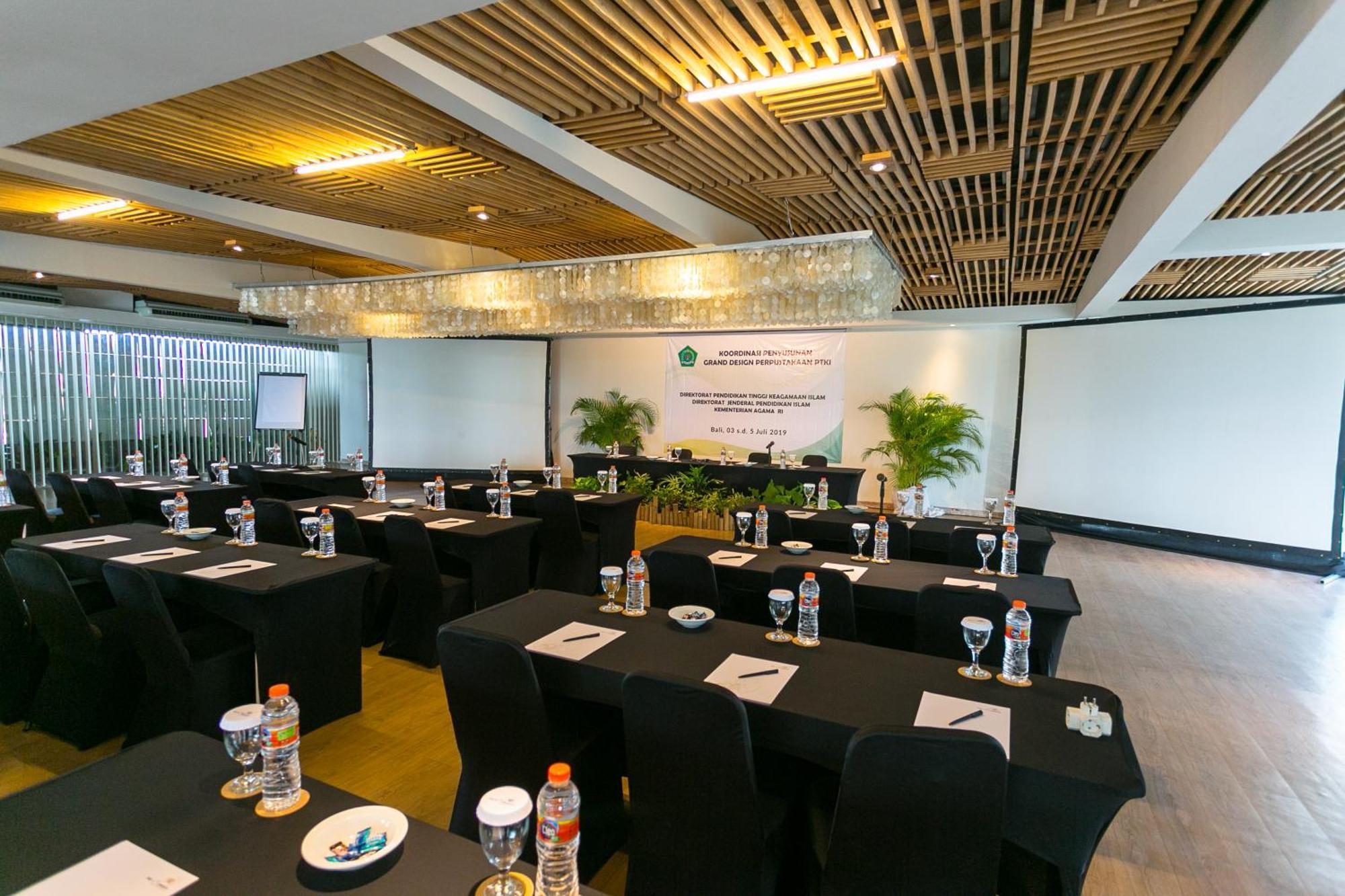 Bali Mandira Beach Resort&Spa Legian Esterno foto Meeting room at the 2016 conference