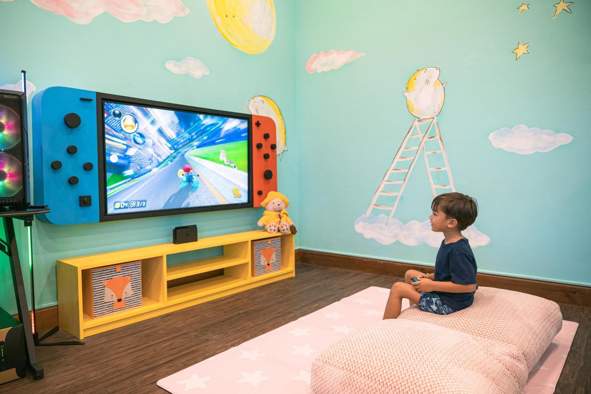Bali Mandira Beach Resort&Spa Legian Esterno foto A child playing Mario Kart 8 Deluxe on a Nintendo Switch