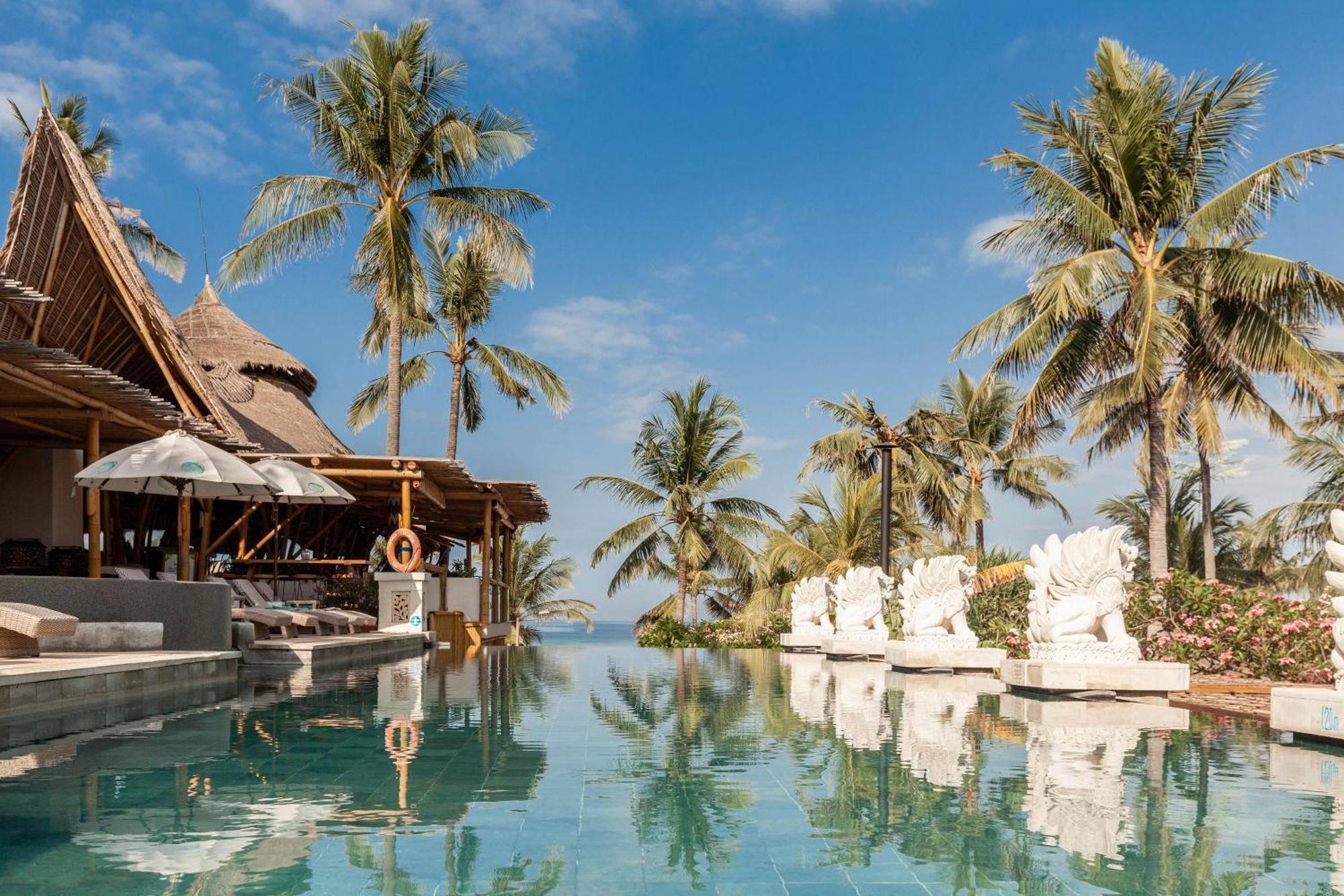 Bali Mandira Beach Resort&Spa Legian Esterno foto The resort's infinity pool