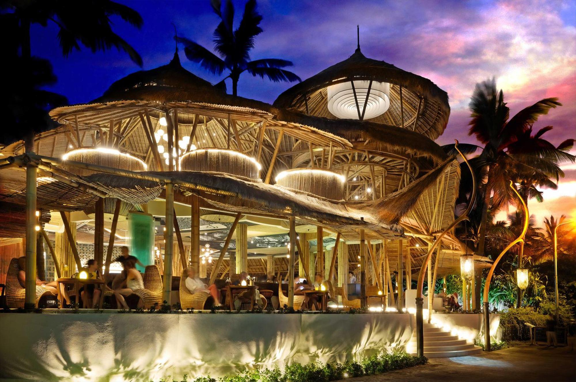 Bali Mandira Beach Resort&Spa Legian Esterno foto The restaurant at night