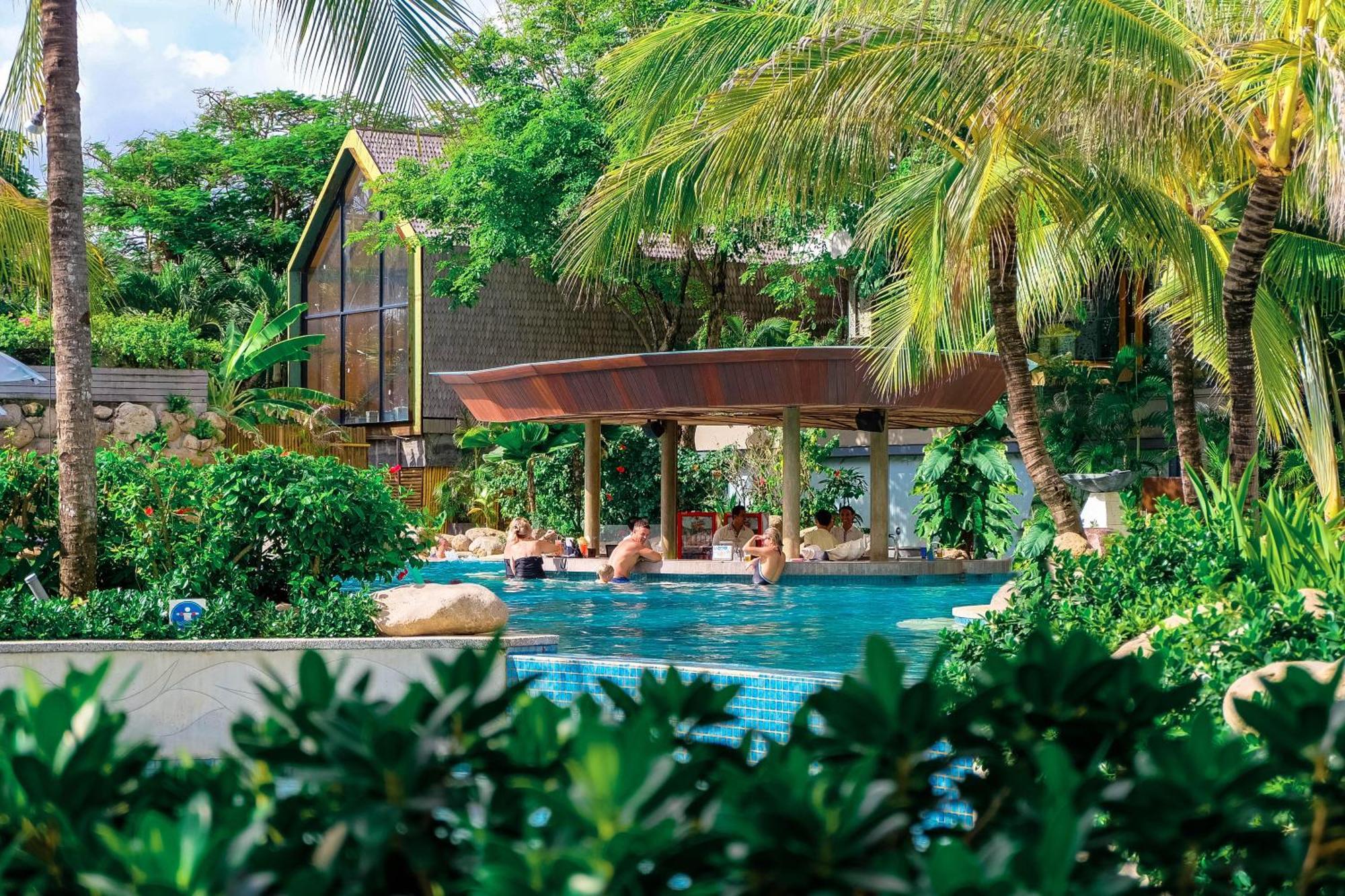 Bali Mandira Beach Resort&Spa Legian Esterno foto The swimming pool at the resort
