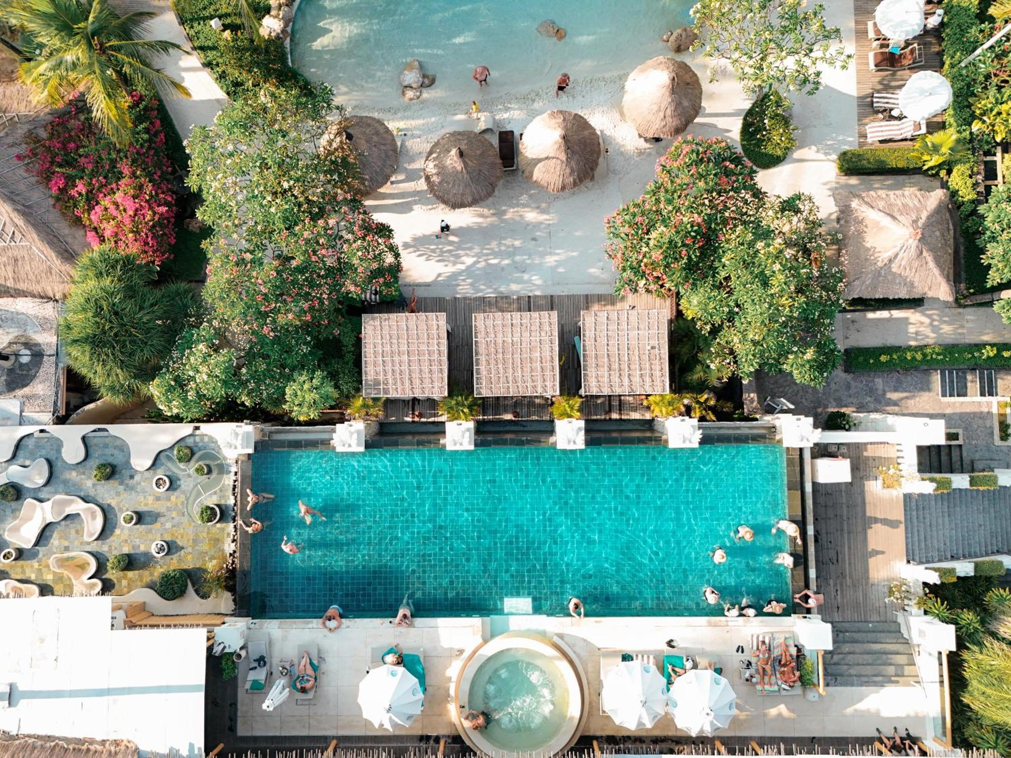 Bali Mandira Beach Resort&Spa Legian Esterno foto Aerial view of the pool at the hotel